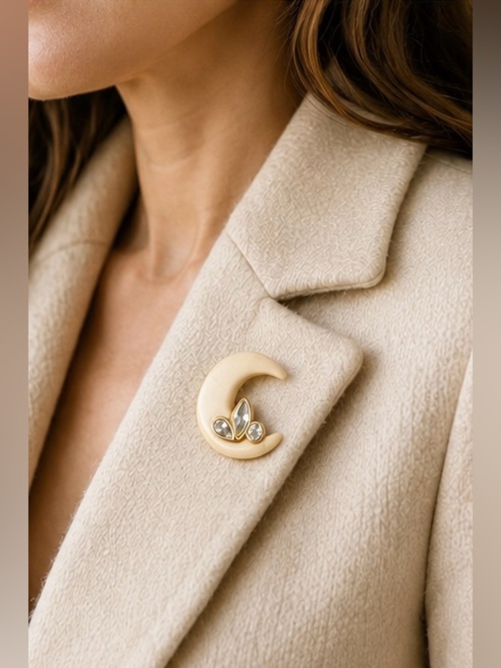 🌙 ✨Vintage Art Deco  Crescent Moon Rhinestone Brooch | Ivory Lucite & Crystal ✨